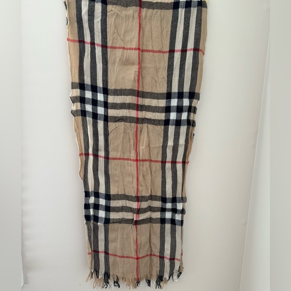 [BURBERRY] Giant Check Crinkle Scarf, Camel - Picture 5 of 8